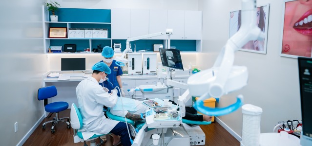 Trẻ 15 tuổi niềng răng bao nhiêu tiền? Có mắc không? 6 15 tuoi nieng rang bao nhieu tien Mot buoi kham rang tai Anh Dental